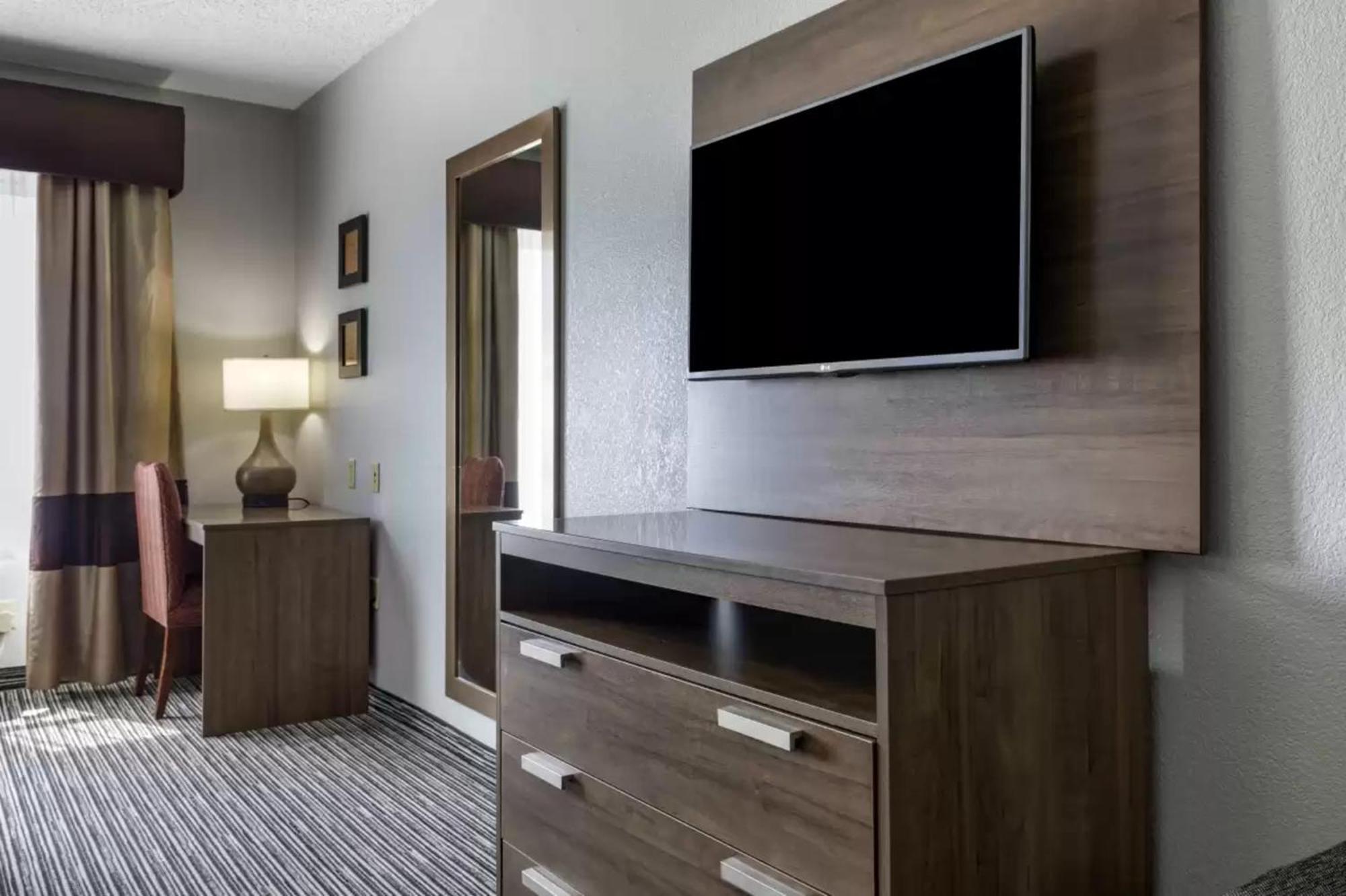 Quality Inn & Suites I-35 E-Walnut Hill Dallas Eksteriør billede