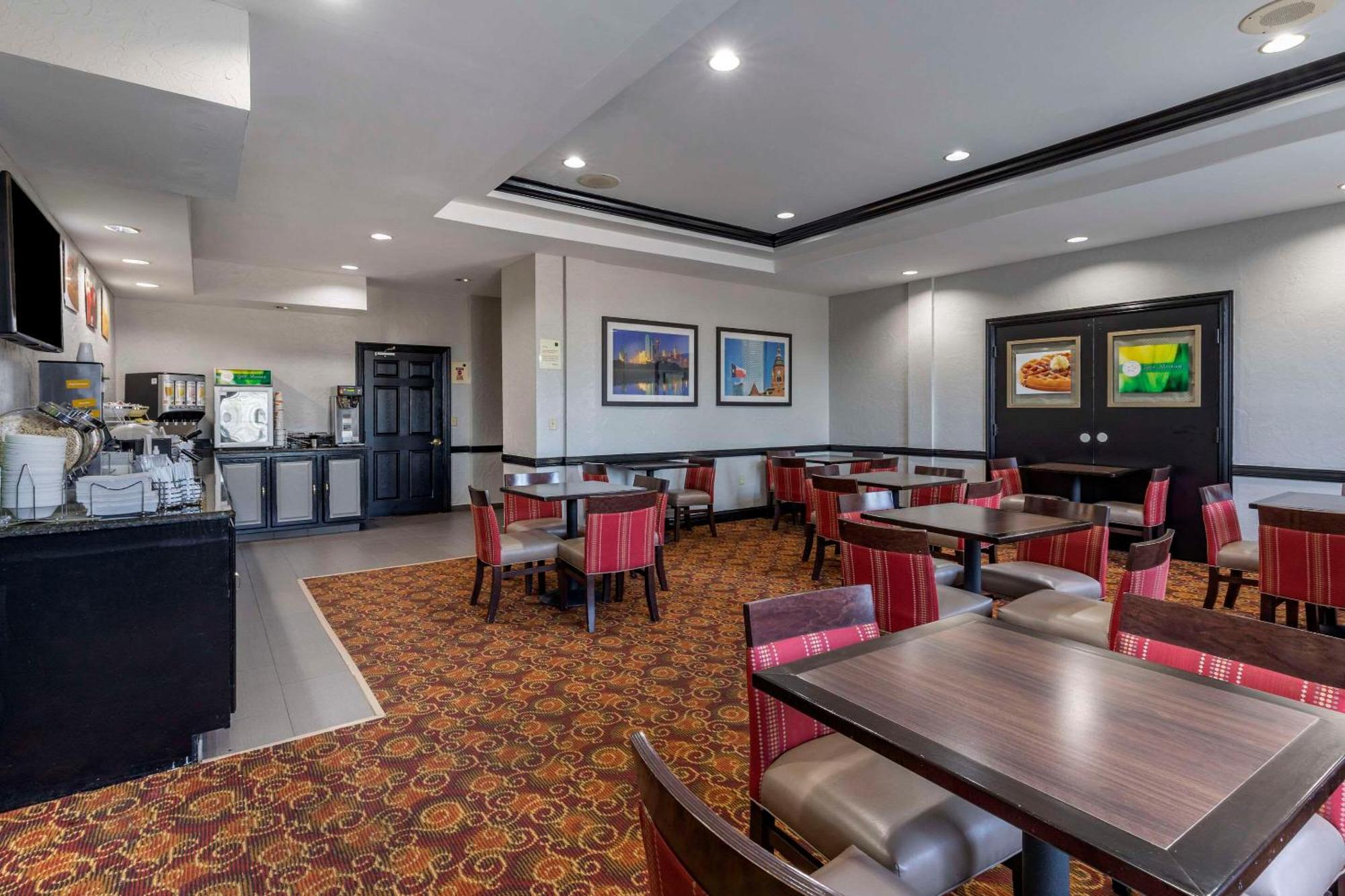 Quality Inn & Suites I-35 E-Walnut Hill Dallas Eksteriør billede