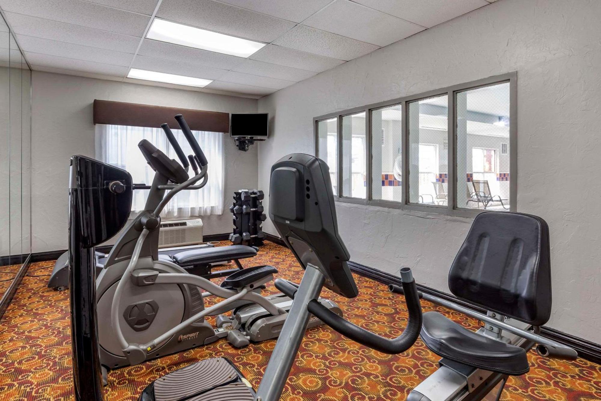 Quality Inn & Suites I-35 E-Walnut Hill Dallas Eksteriør billede