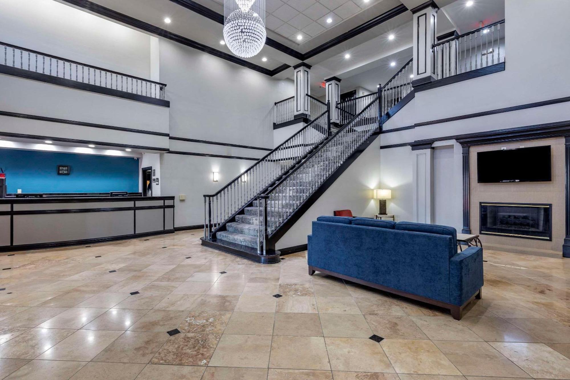 Quality Inn & Suites I-35 E-Walnut Hill Dallas Eksteriør billede