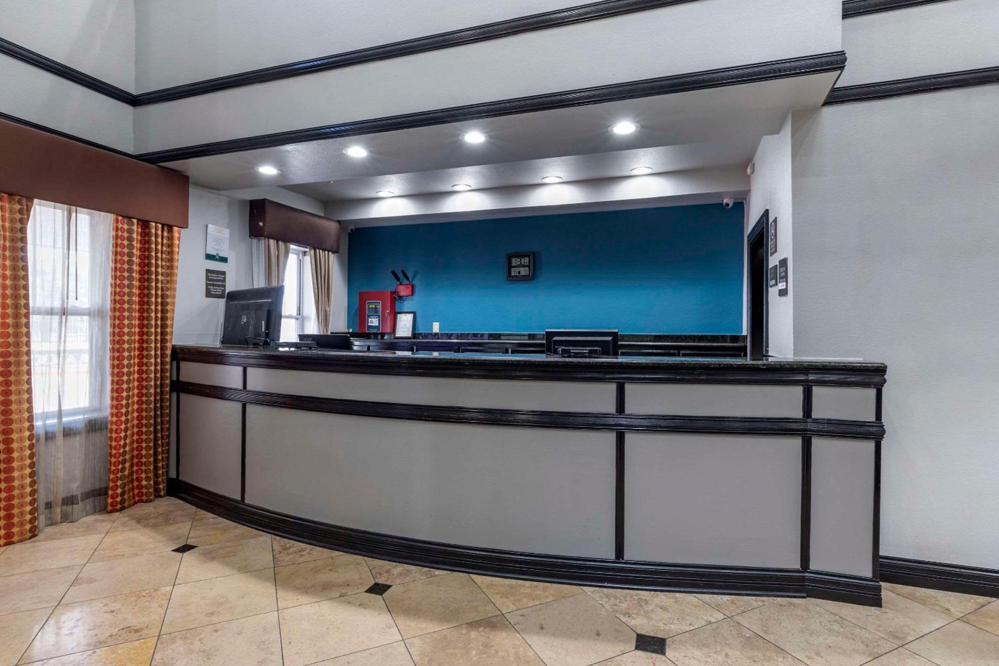 Quality Inn & Suites I-35 E-Walnut Hill Dallas Eksteriør billede